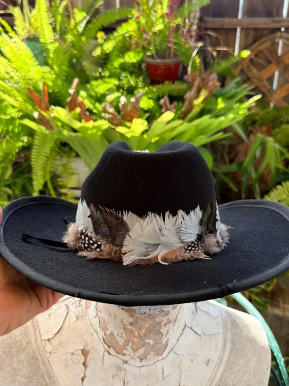 C. 1970s Smithbult Black Wool Cowboy Western Hat Feather Band 7 1/4